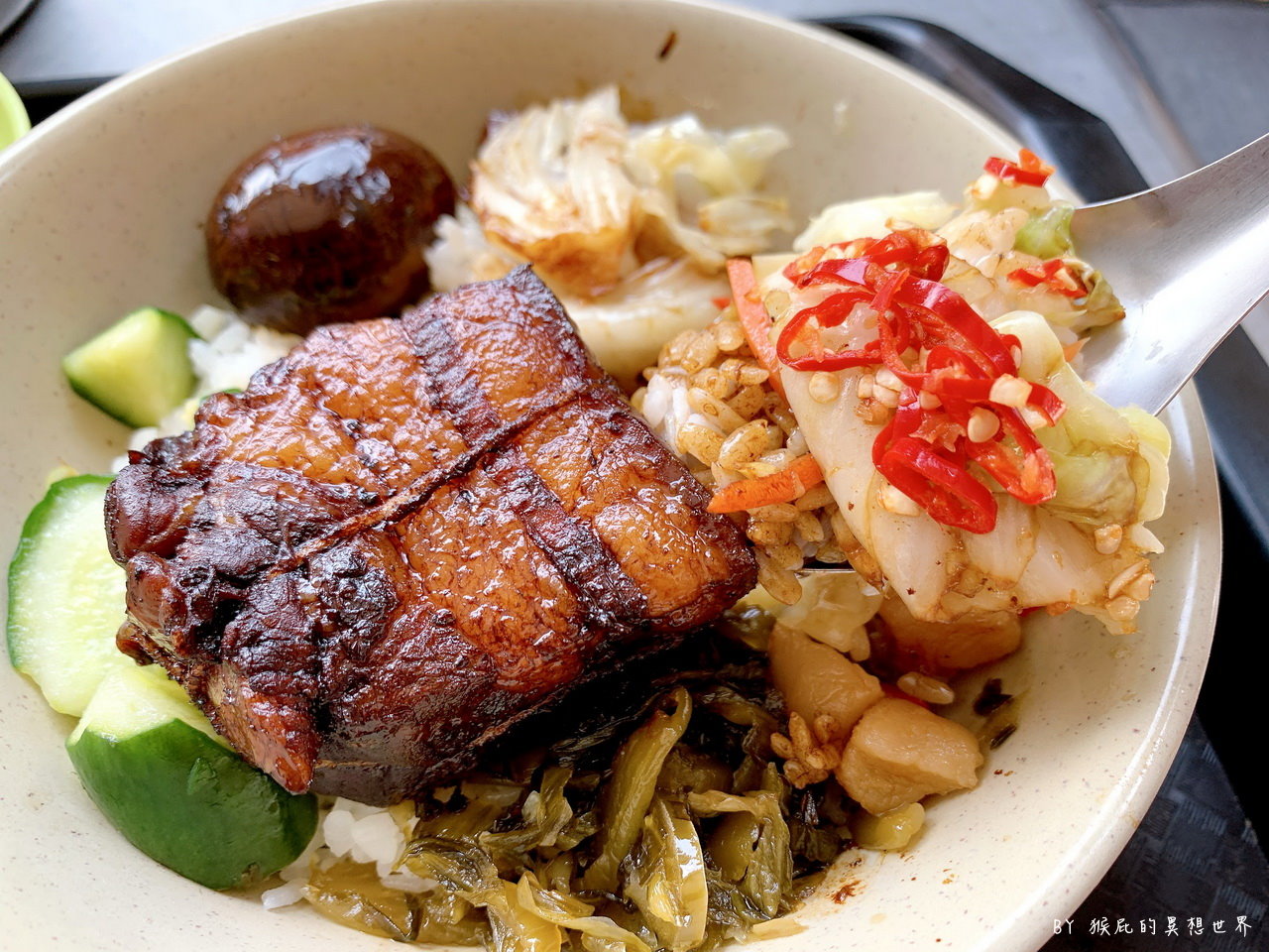 鄭記豬腳飯｜台北超強黑金豬腳飯，70年老店想吃要排隊，東坡肉飯必點，內用大骨筍湯喝到飽 @猴屁的異想世界