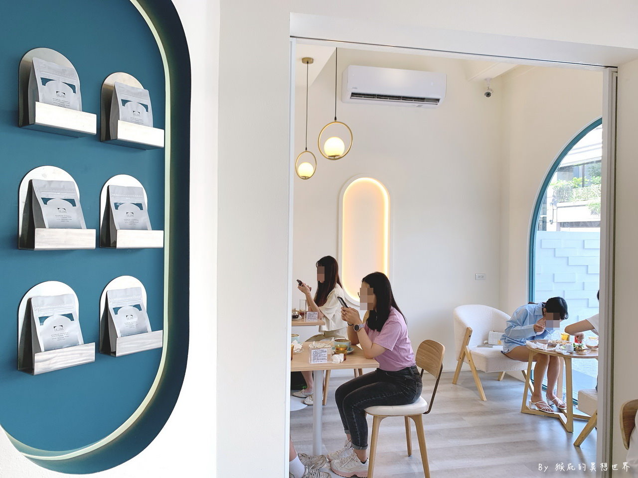 Uni cafe與你咖啡｜台中逢甲韓系咖啡廳，純白色建築超美，乳酪蛋糕超好吃，寵物友善餐廳 @猴屁的異想世界