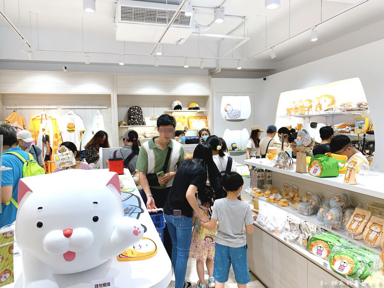 白爛貓雜貨舖板橋店｜全台第一間白爛貓門市就在板橋，爛粉擠爆大排隊，超過300項周邊商品，開幕不限金額送刮刮樂 @猴屁的異想世界