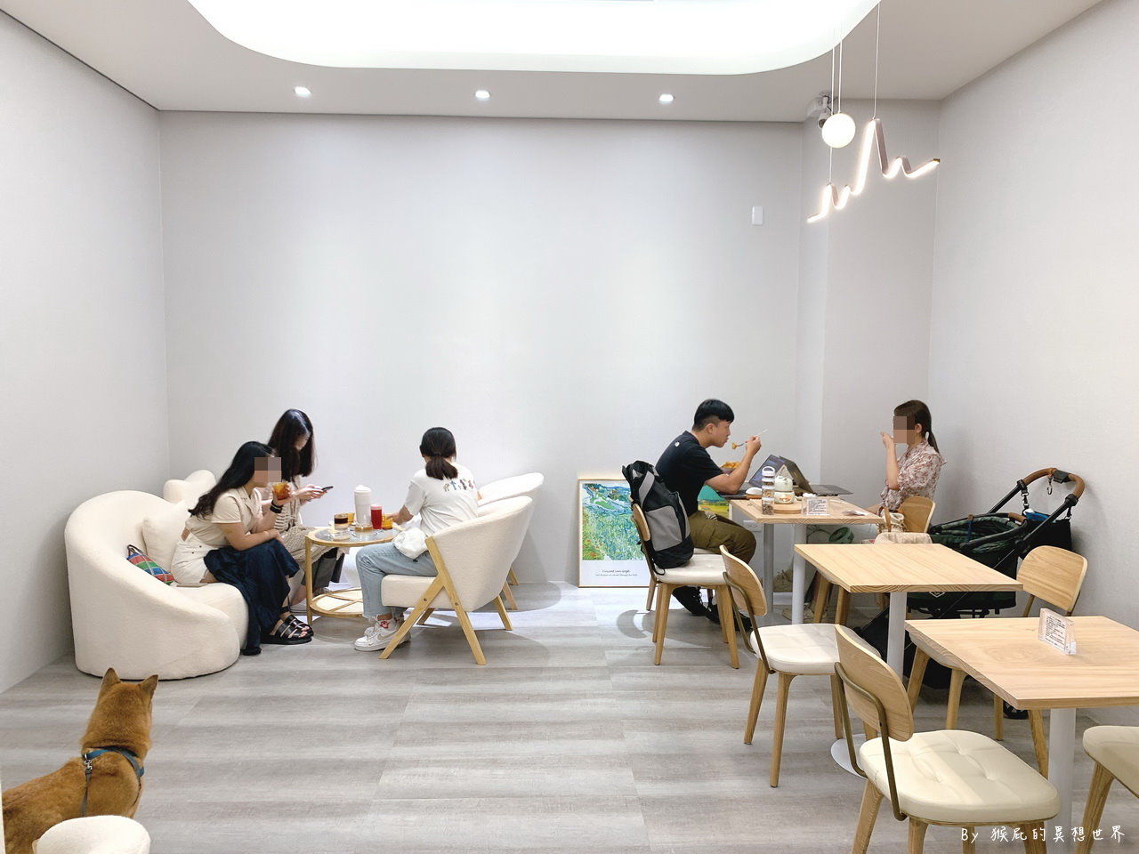 Uni cafe與你咖啡｜台中逢甲韓系咖啡廳，純白色建築超美，乳酪蛋糕超好吃，寵物友善餐廳 @猴屁的異想世界