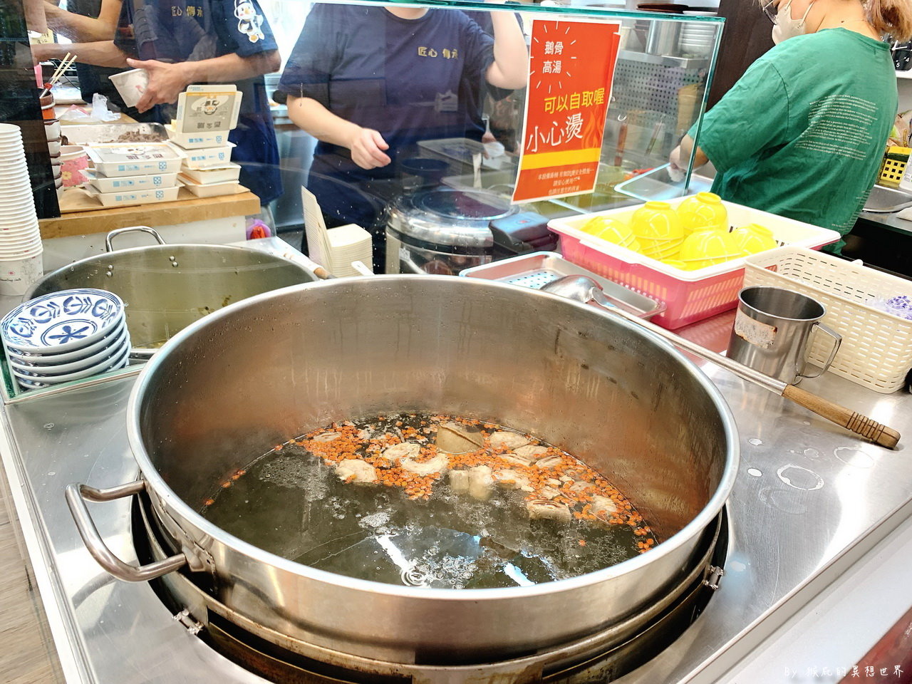 酉金鵝河南店｜台中超人氣鵝肉專賣店，無骨鵝肉飯65元起鮮嫩多汁超好吃，鵝骨湯無限供應喝到飽 @猴屁的異想世界