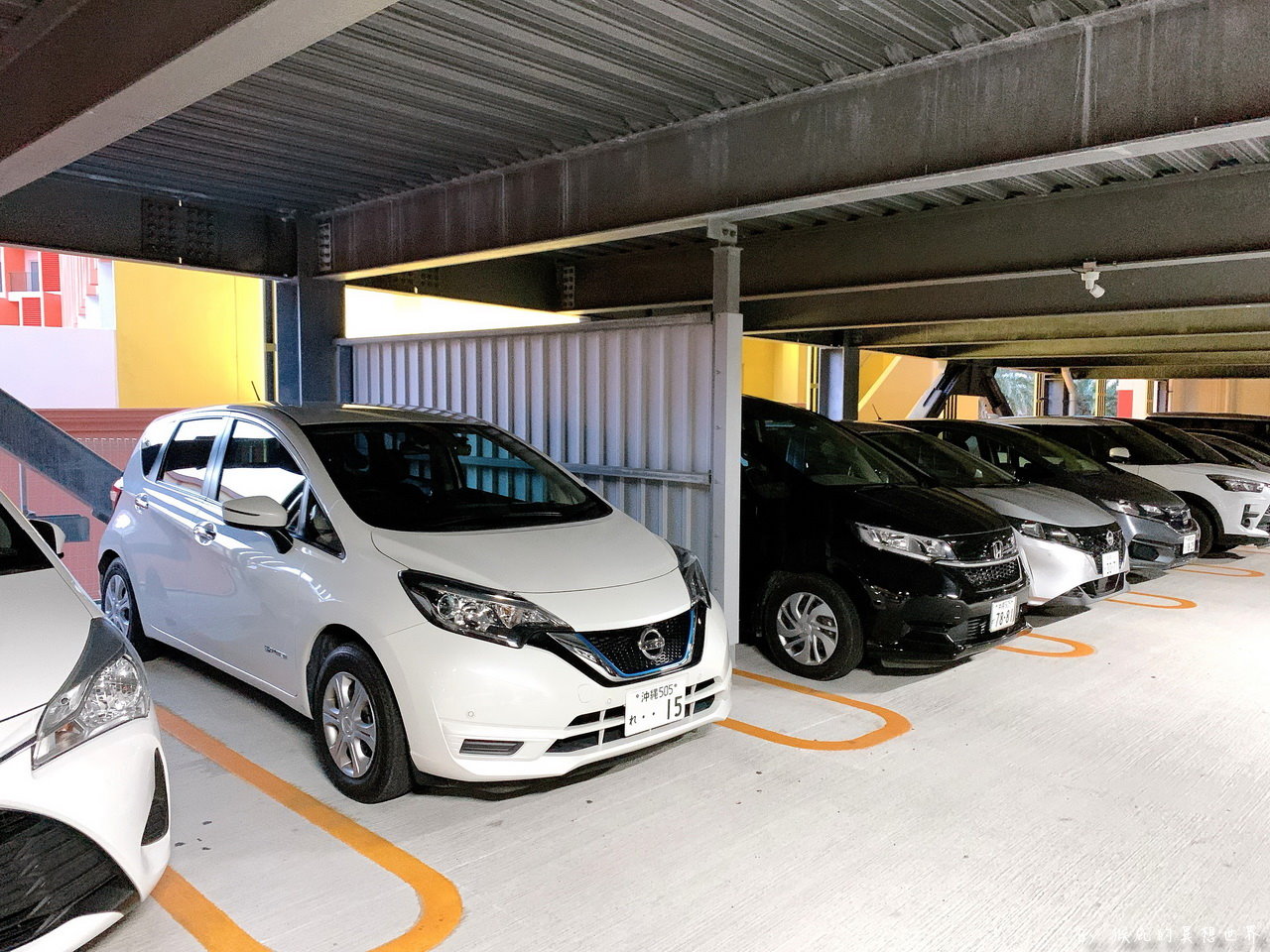 Lequ雷克沖繩北谷溫泉度假村｜沖繩美國村住宿推薦，海景房型早上被美醒，無邊際泳池夜景美翻，還可免費泡溫泉，18歲以下免費住宿 @猴屁的異想世界