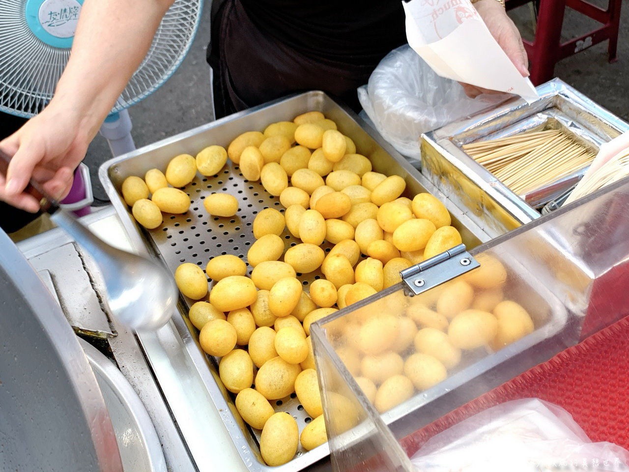 大慶夜市必吃美食｜10間大慶夜市必吃美食懶人包，每週三五六日營業，叻沙麵、肉夾饃、地瓜球、蚵仔飽通通吃起來，有免費停車場 @猴屁的異想世界