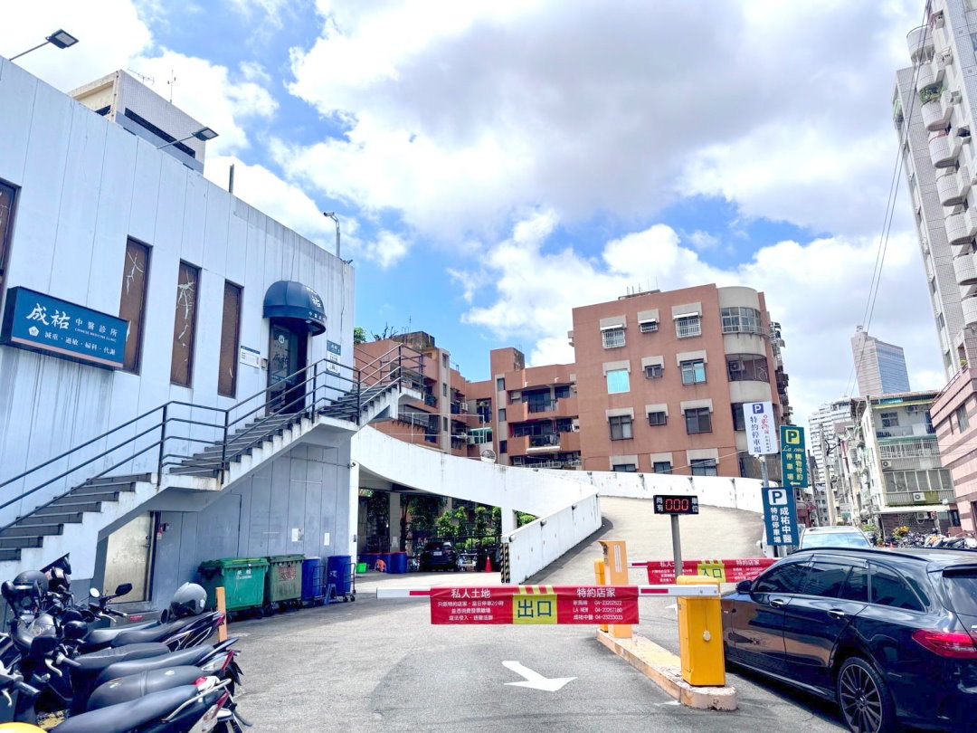 新馬辣經典麻辣鍋台中公益店｜台中麻辣鍋吃到飽推薦！最新價位、哈根達斯吃到飽、6公尺酒牆16種調酒無限暢飲附停車場 @猴屁的異想世界