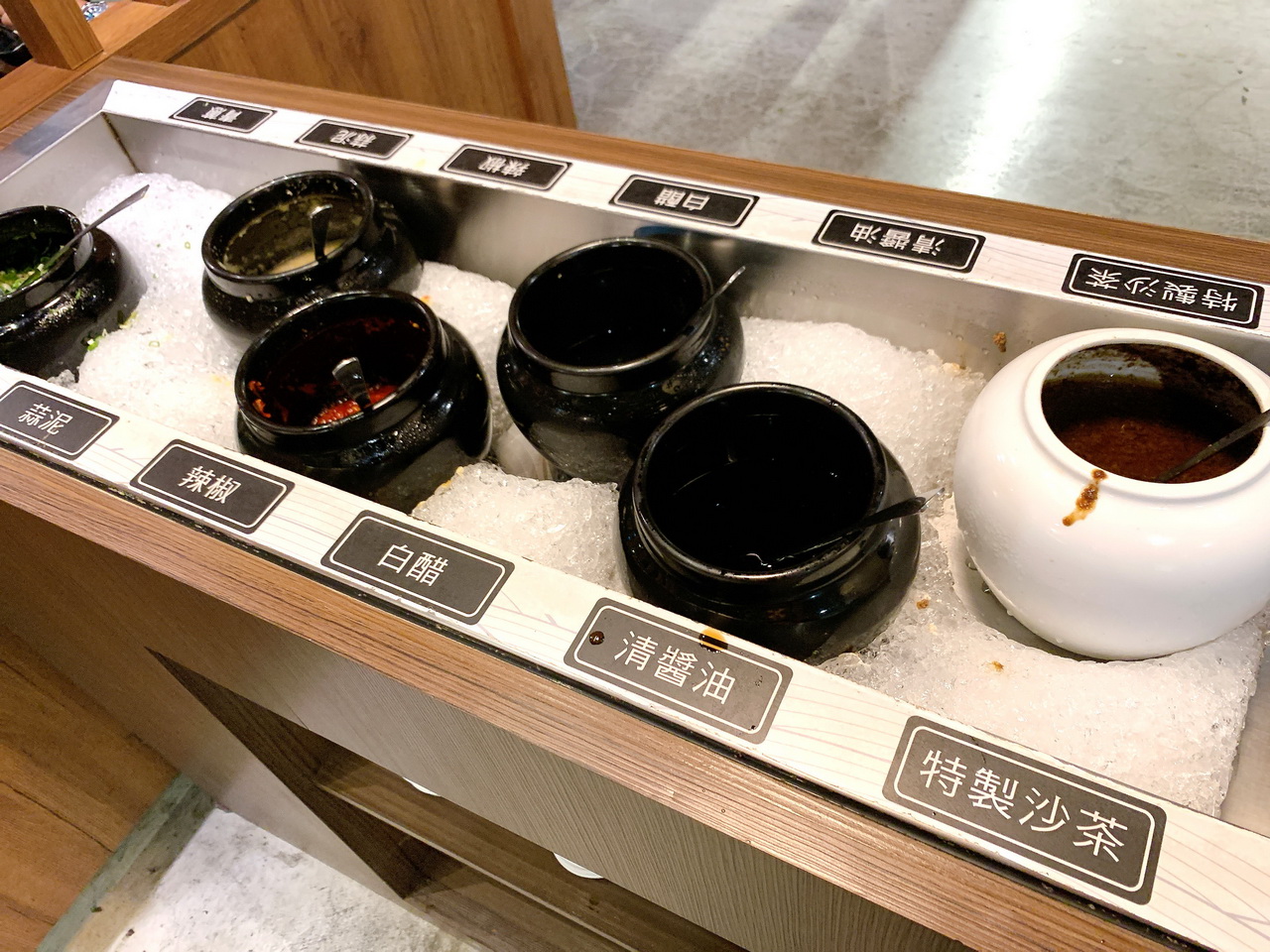 联亭泡菜鍋逢甲店｜台中必吃牛奶鍋就在逢甲夜市旁，超人氣奶香起司鍋CP值高份量大，內有聯亭菜單，台中火鍋推薦 @猴屁的異想世界