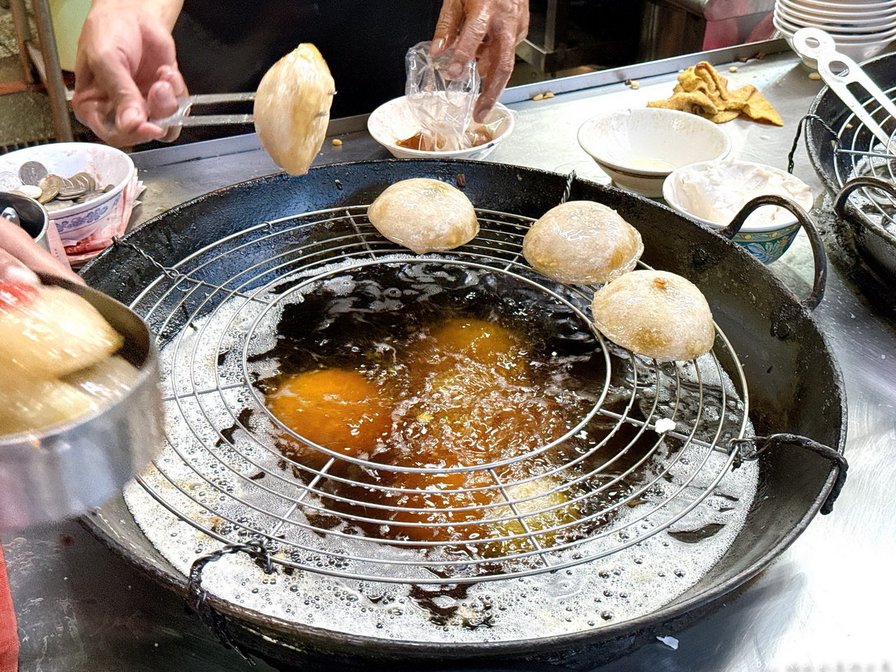 鹿港老街隱藏版肉圓，市場祖傳三代超人氣肉圓大排隊，開店3小時就賣完晚來吃不到｜肉圓林 @猴屁的異想世界