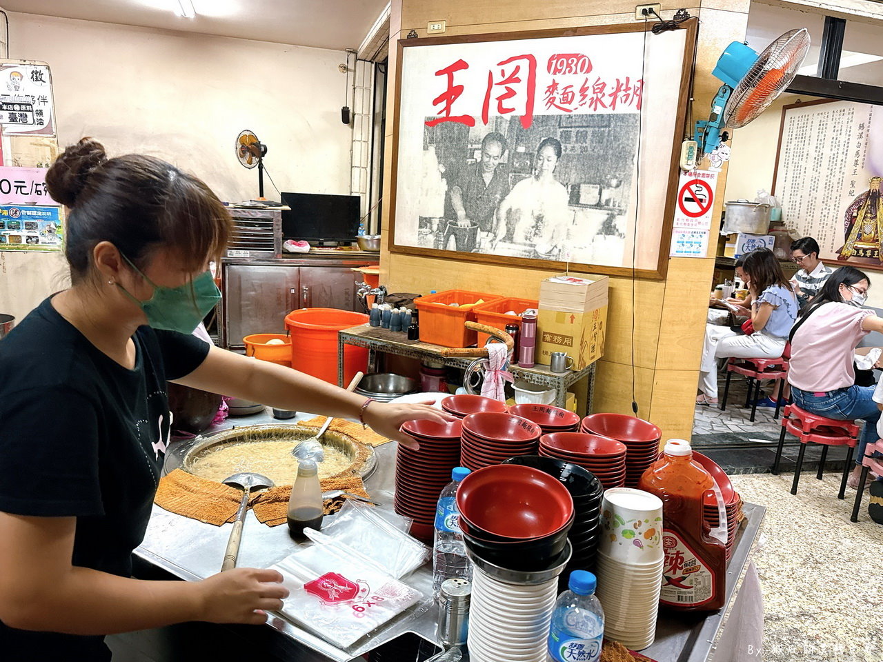 鹿港老街麵線糊百年老店，民國19年就開店，1碗30元純手工麵線生意超級好｜王罔麵線糊 @猴屁的異想世界