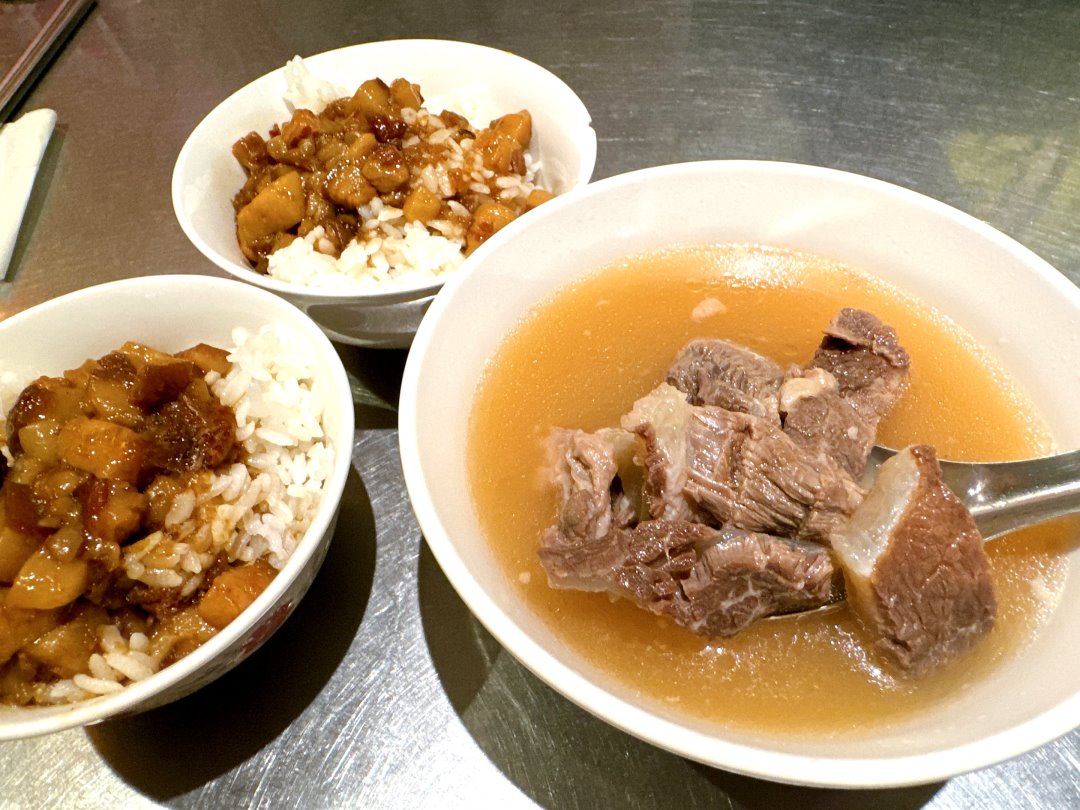 台中逢甲其森牛肉湯｜只要160元滷蛋＋肉燥飯無限吃到飽太划算 @猴屁的異想世界