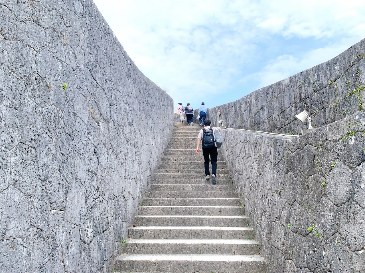 首里城｜沖繩世界遺產首里城，曾經最繁華的宮殿，被大火燒毀2023修復首里城現況，城外免費參觀 @猴屁的異想世界