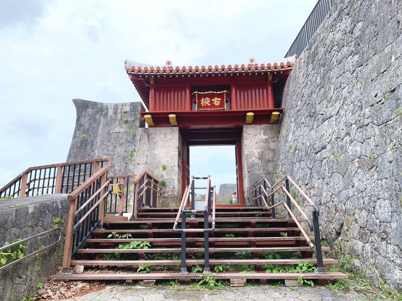 首里城｜沖繩世界遺產首里城，曾經最繁華的宮殿，被大火燒毀2023修復首里城現況，城外免費參觀 @猴屁的異想世界