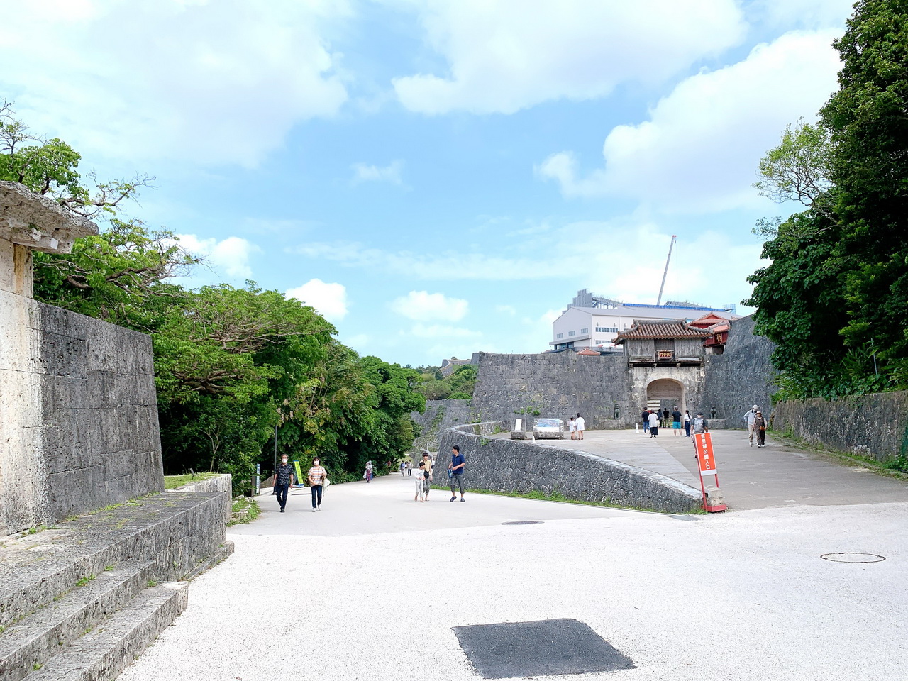 首里城｜沖繩世界遺產首里城，曾經最繁華的宮殿，被大火燒毀2023修復首里城現況，城外免費參觀 @猴屁的異想世界