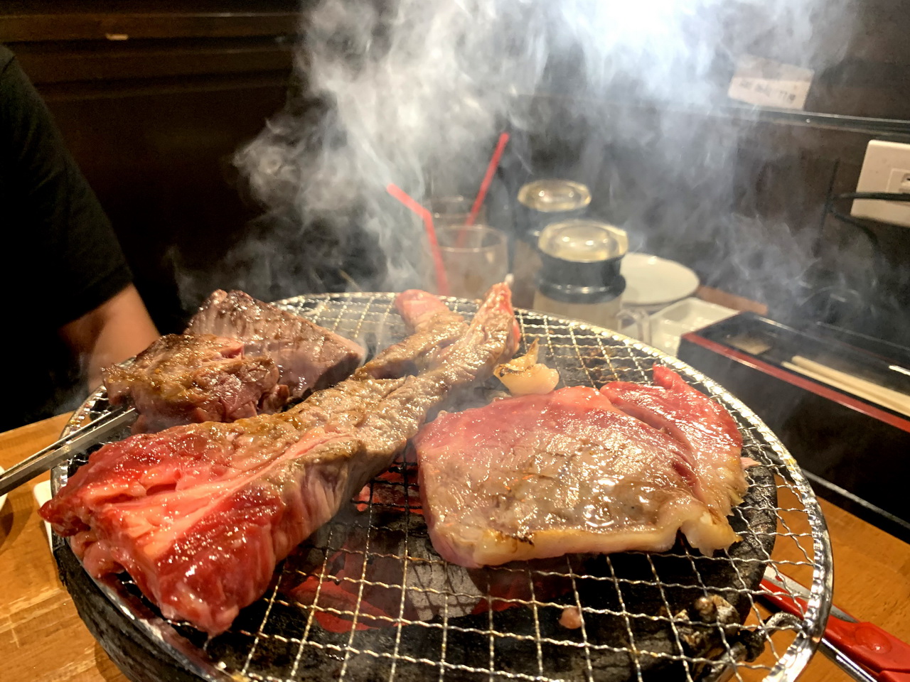 燒肉力丸心齋橋店｜日本大阪必吃燒肉吃到飽，NO.1套餐和牛放題超過癮，扇貝超大顆 @猴屁的異想世界