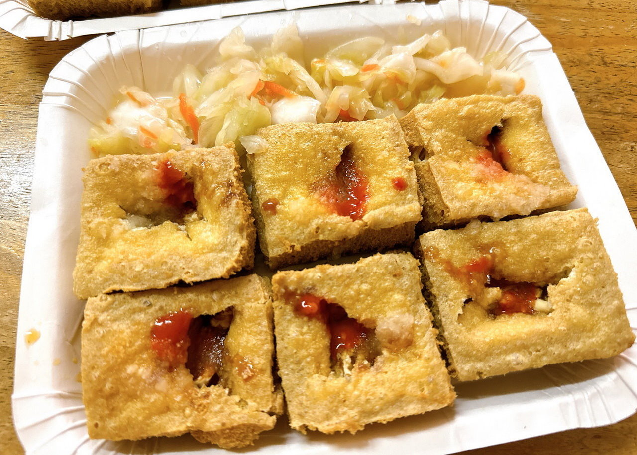 濃鄉臭豆腐｜在地人狂推台中第一名臭豆腐！外酥內嫩超涮嘴，內用免費湯品飲料超佛心 @猴屁的異想世界