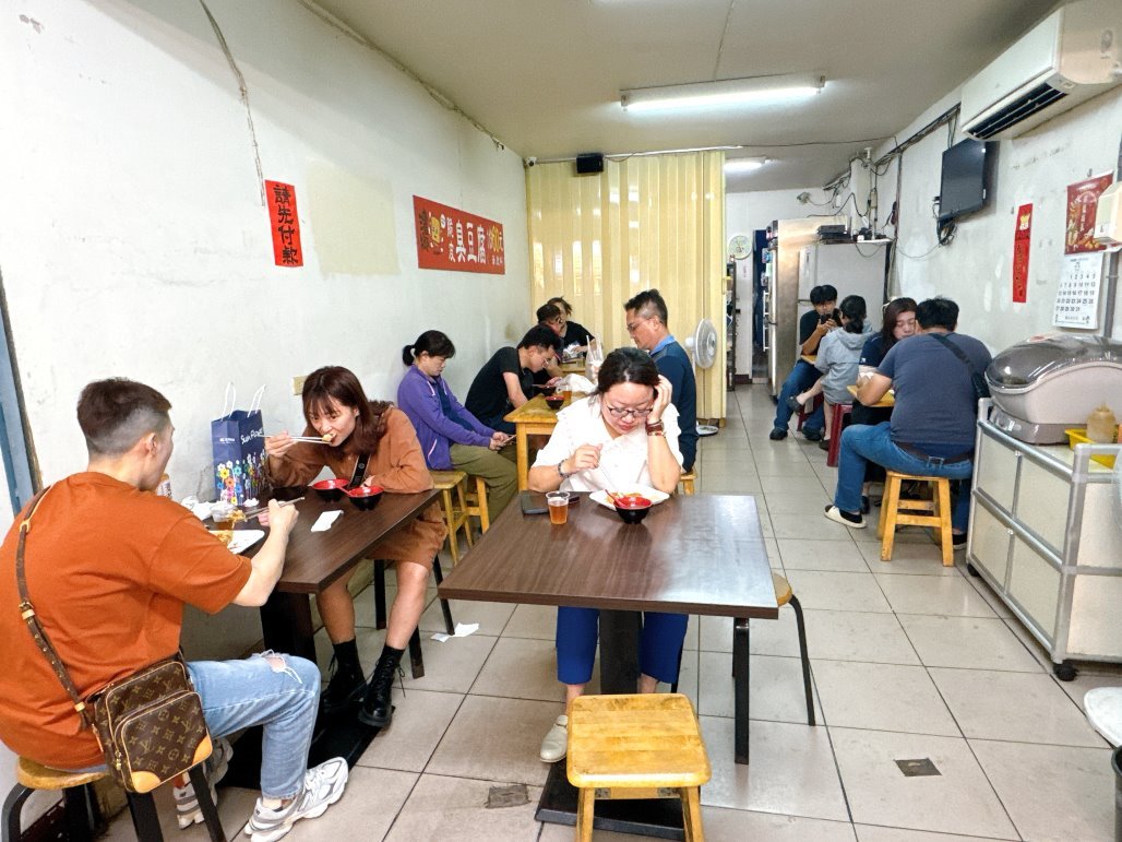 濃鄉臭豆腐｜在地人狂推台中第一名臭豆腐！外酥內嫩超涮嘴，內用免費湯品飲料超佛心 @猴屁的異想世界