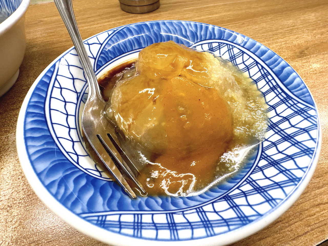 三和夜市必吃美食，貢丸湯可以免費加湯，肉圓皮Q肉大塊香菜自己加，三重50年老店只賣2樣｜萬粒肉圓 @猴屁的異想世界