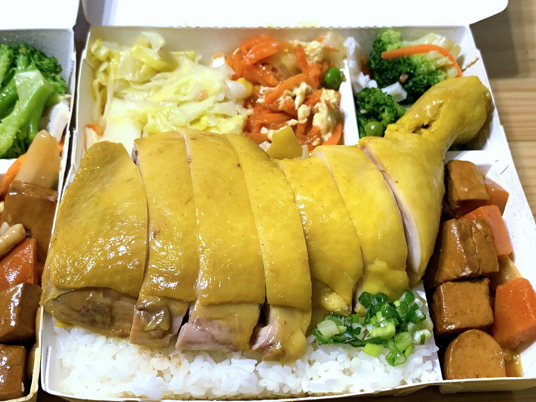 十八燒燒臘專賣店｜台中燒臘便當推薦，脆皮燒肉好吃，貴妃雞腿超讓人驚艷，老闆是香港人口味道地份量十足 @猴屁的異想世界
