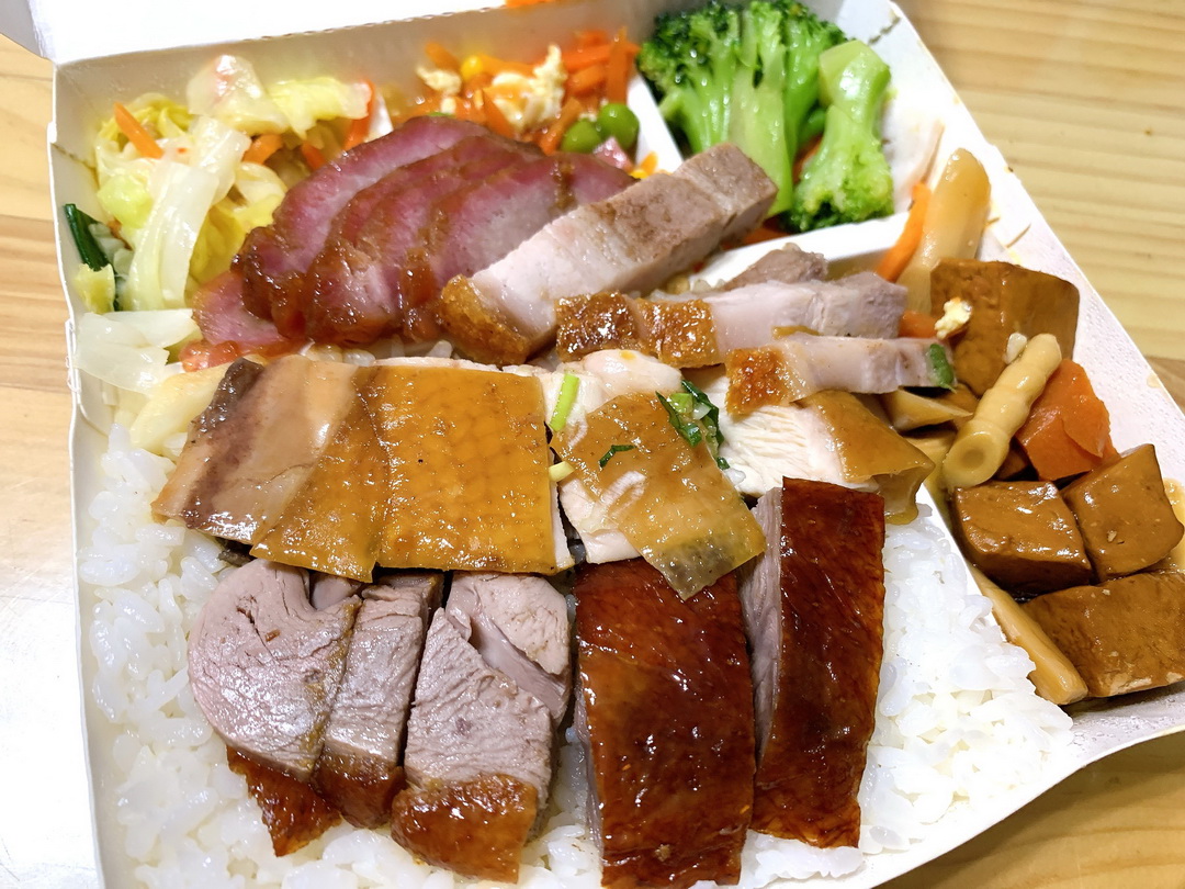 十八燒燒臘專賣店｜台中燒臘便當推薦，脆皮燒肉好吃，貴妃雞腿超讓人驚艷，老闆是香港人口味道地份量十足 @猴屁的異想世界