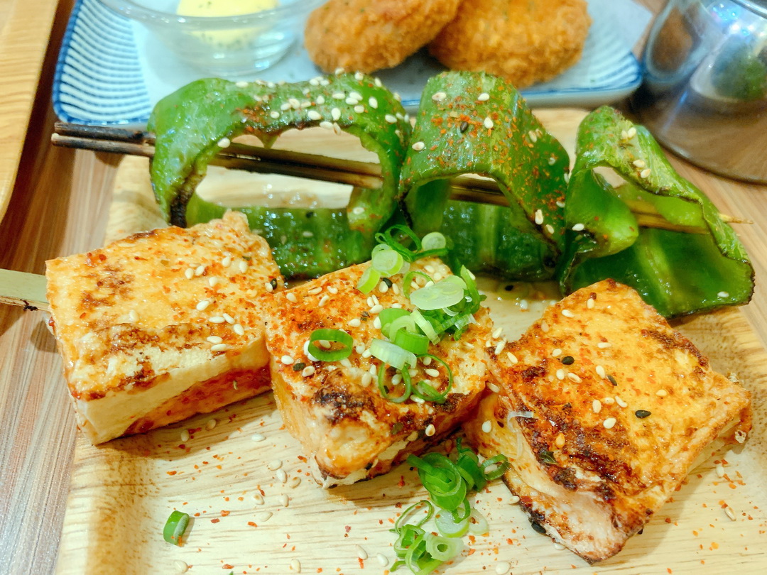 小林家咖哩飯串物專門｜台中好吃的日式咖哩飯，串燒意外很好吃，推多汁炸雞、炸豬排 @猴屁的異想世界