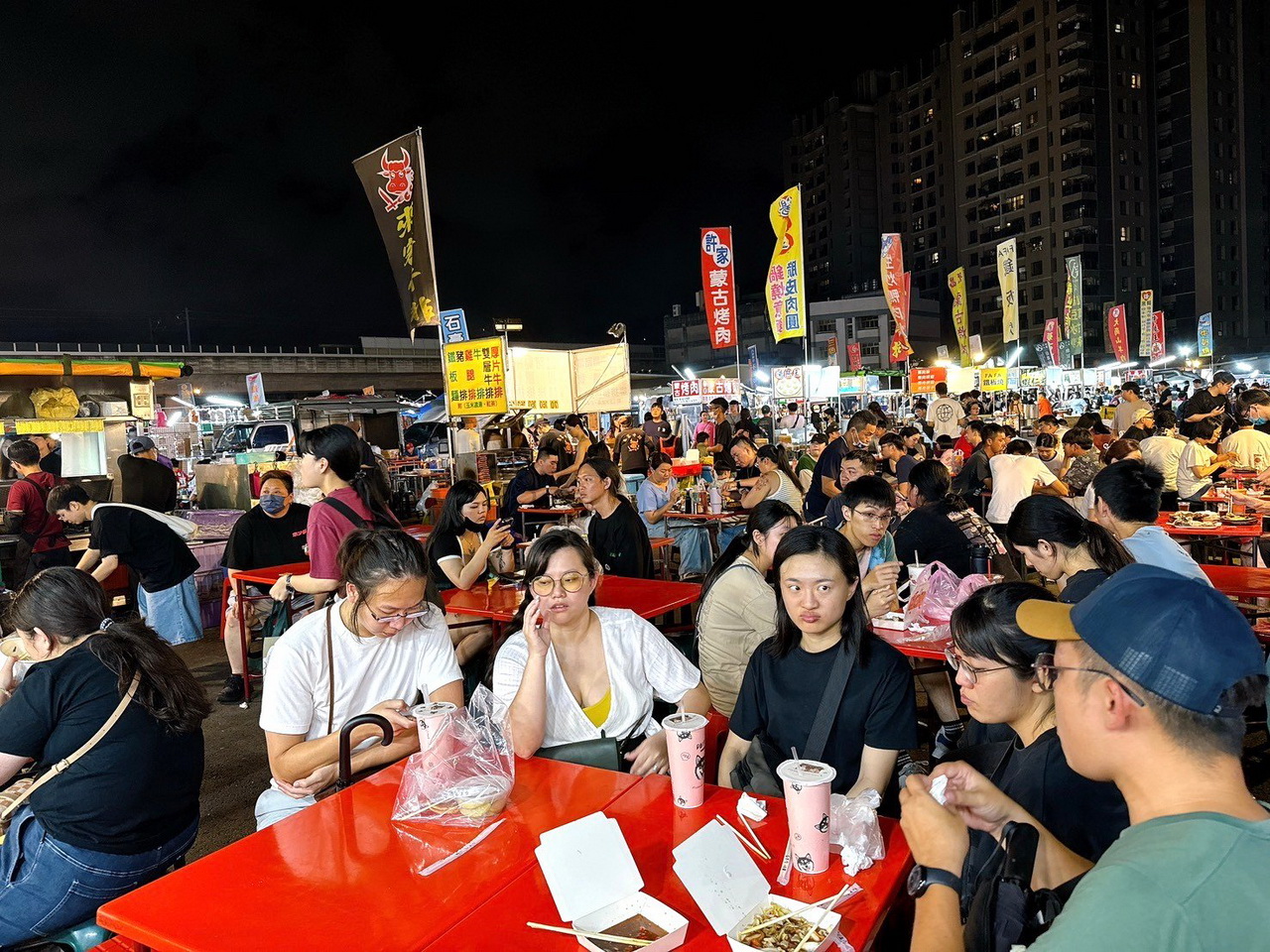 臭屁仙臭豆腐｜大慶夜市必吃美食，被臭豆腐耽誤的蘿蔔糕超級好吃，臭豆腐有臭但普通 @猴屁的異想世界