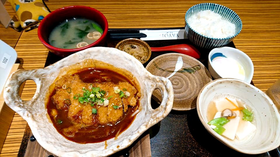 YAYOI彌生軒敦南和平店｜台北日本料理推薦，炸豬排定食，白飯、味噌湯無限供應