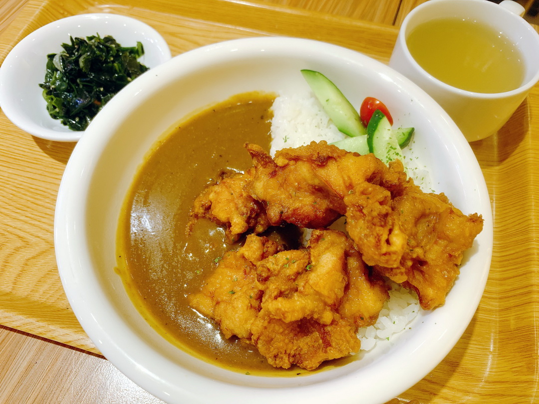 小林家咖哩飯串物專門｜台中好吃的日式咖哩飯，串燒意外很好吃，推多汁炸雞、炸豬排 @猴屁的異想世界