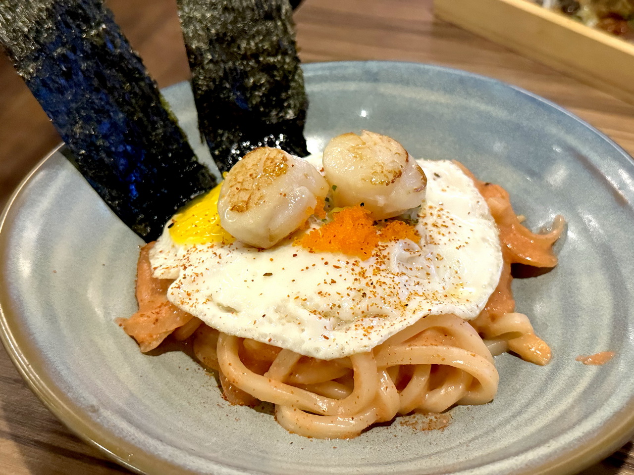 【知戶酒食】逢甲居酒屋推薦，當月壽星特製生魚片蛋糕超驚喜，營業到半夜一點 @猴屁的異想世界