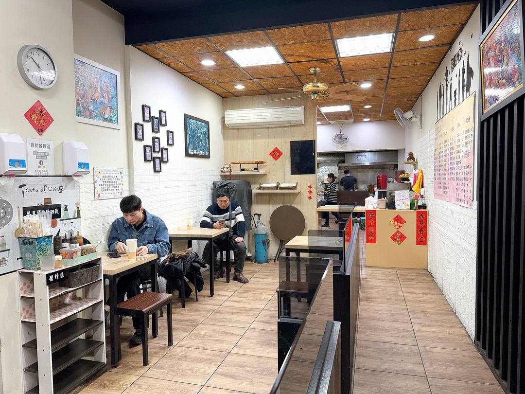 廖記燒餅豆漿｜逢甲宵夜推薦，蛋餅、小籠湯包超級好吃，燒餅一下就賣光，晚上8點半才開 @猴屁的異想世界