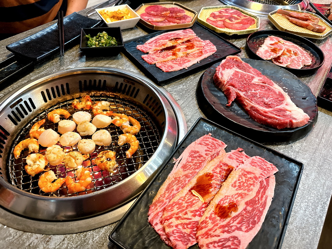 桃園大漠紅頂級燒肉吃到飽｜現切肋眼牛排真的很猛，實現干貝自由 @猴屁的異想世界