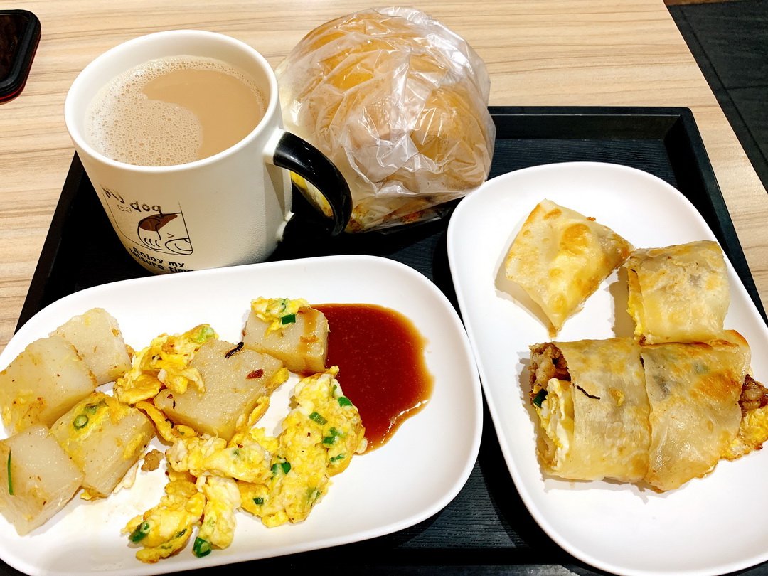 廖記燒餅豆漿｜逢甲宵夜推薦，蛋餅、小籠湯包超級好吃，燒餅一下就賣光，晚上8點半才開 @猴屁的異想世界