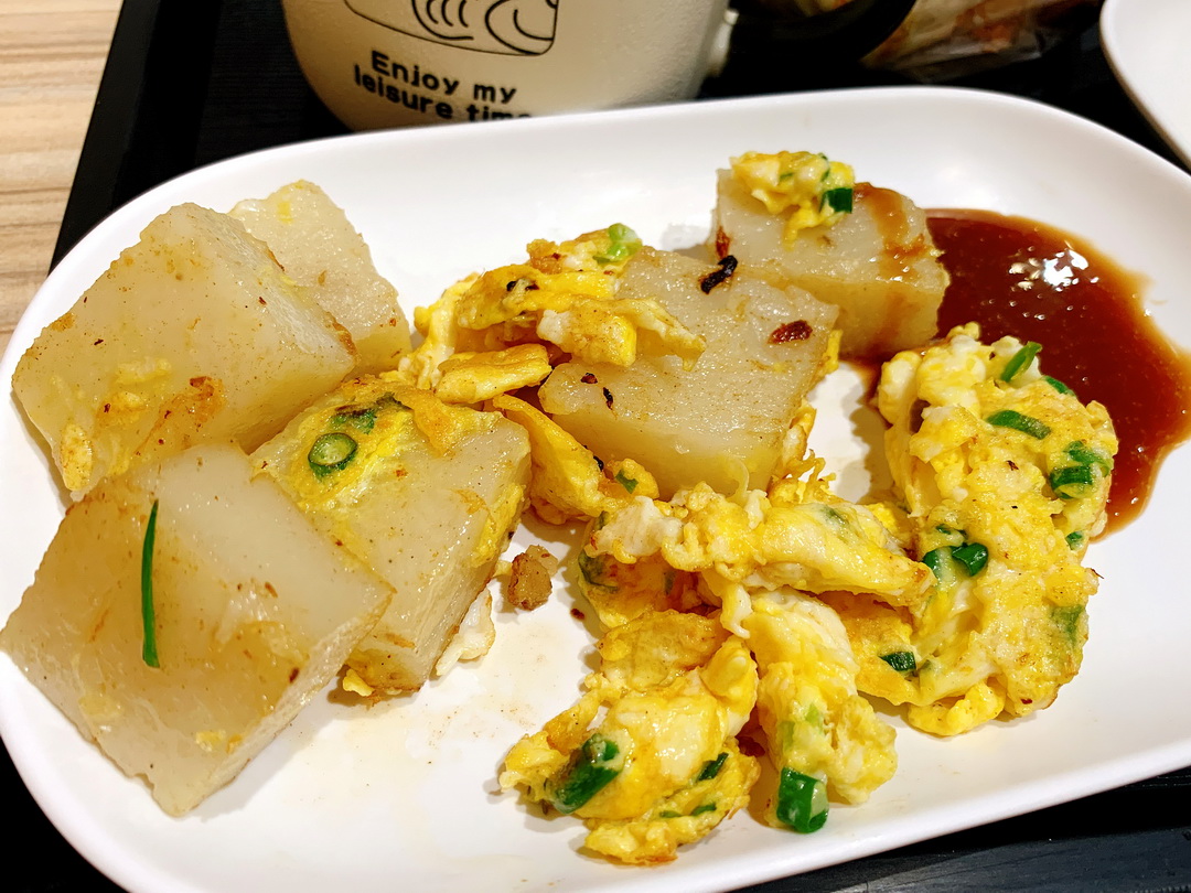 廖記燒餅豆漿｜逢甲宵夜推薦，蛋餅、小籠湯包超級好吃，燒餅一下就賣光，晚上8點半才開 @猴屁的異想世界
