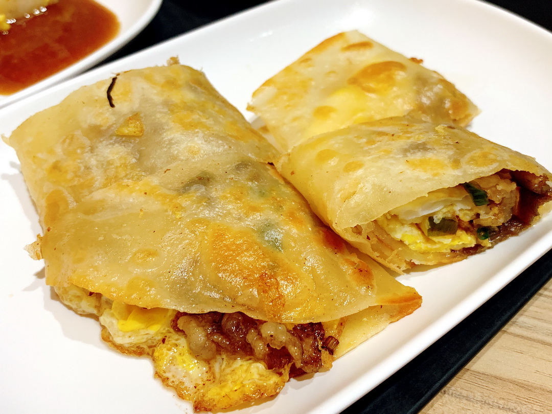 廖記燒餅豆漿｜逢甲宵夜推薦，蛋餅、小籠湯包超級好吃，燒餅一下就賣光，晚上8點半才開 @猴屁的異想世界