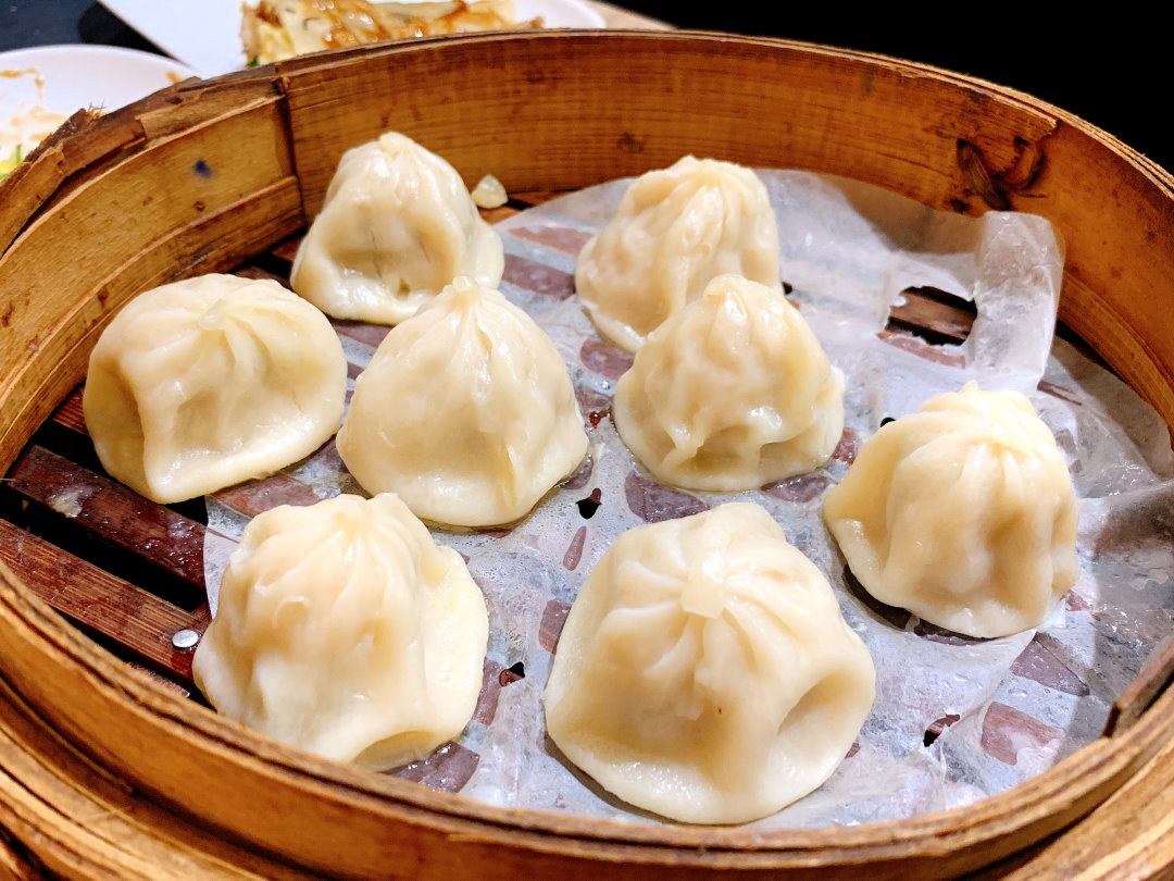廖記燒餅豆漿｜逢甲宵夜推薦，蛋餅、小籠湯包超級好吃，燒餅一下就賣光，晚上8點半才開 @猴屁的異想世界