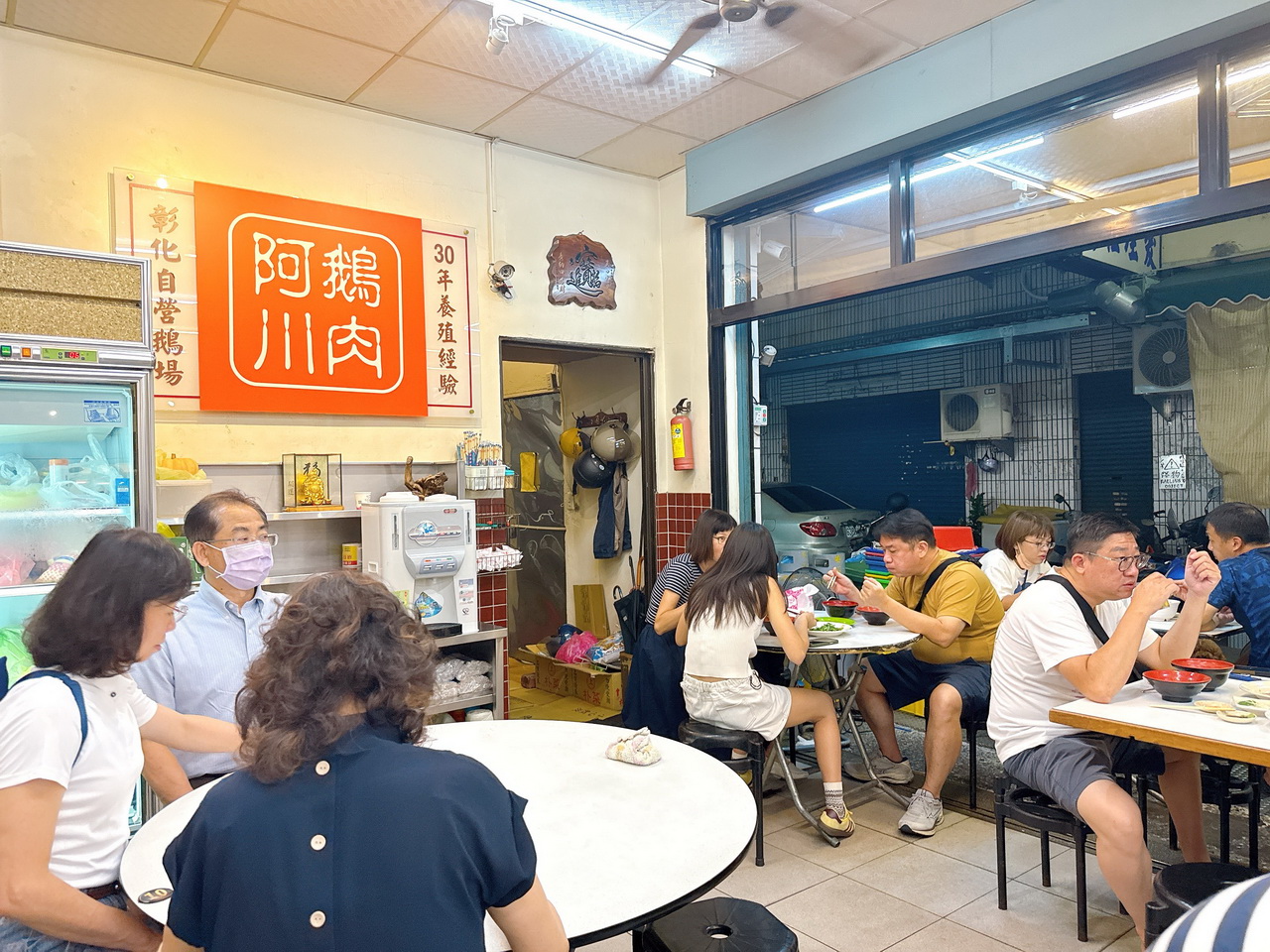 【阿川鵝肉】台中向上市場超人氣鵝肉店，肥美多汁軟嫩好吃賣到半夜12點 @猴屁的異想世界