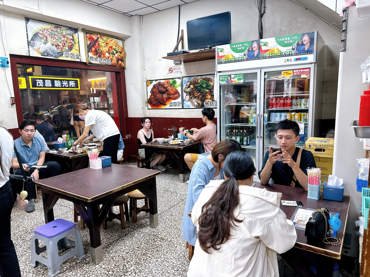 【好小子擔仔麵】台中熱炒推薦，西屯區超人氣排隊美食，必點煎豬肝、鵝肉、紅燒肉，宵夜推薦 @猴屁的異想世界