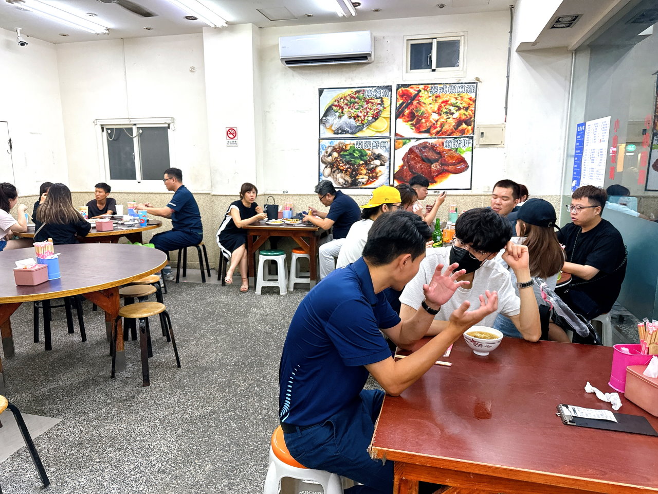 【好小子擔仔麵】台中熱炒推薦，西屯區超人氣排隊美食，必點煎豬肝、鵝肉、紅燒肉，宵夜推薦 @猴屁的異想世界