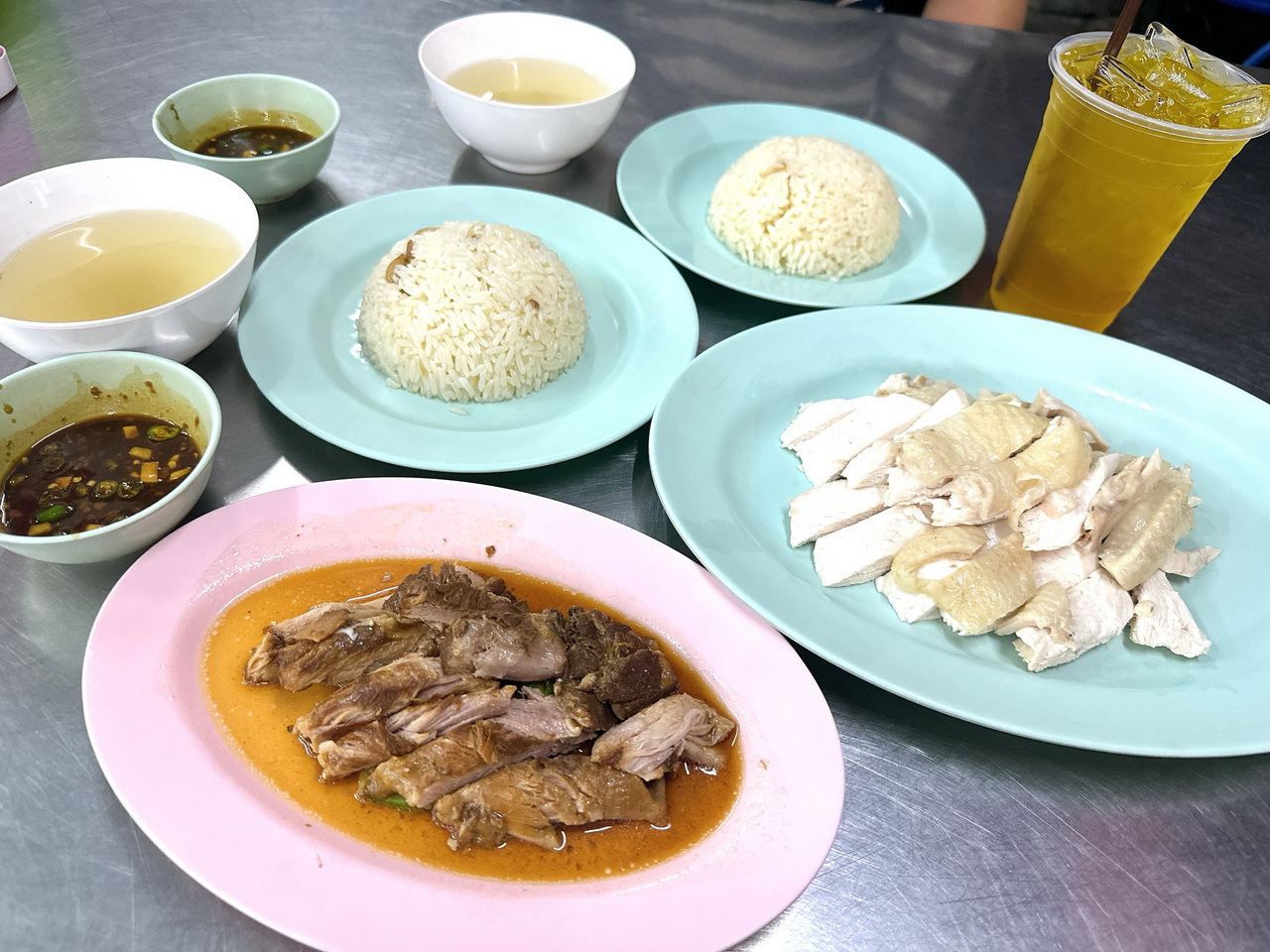 紅大哥水門雞飯｜傳說中曼谷最好吃的海南雞飯，泰國曼谷米其林必比登推薦美食