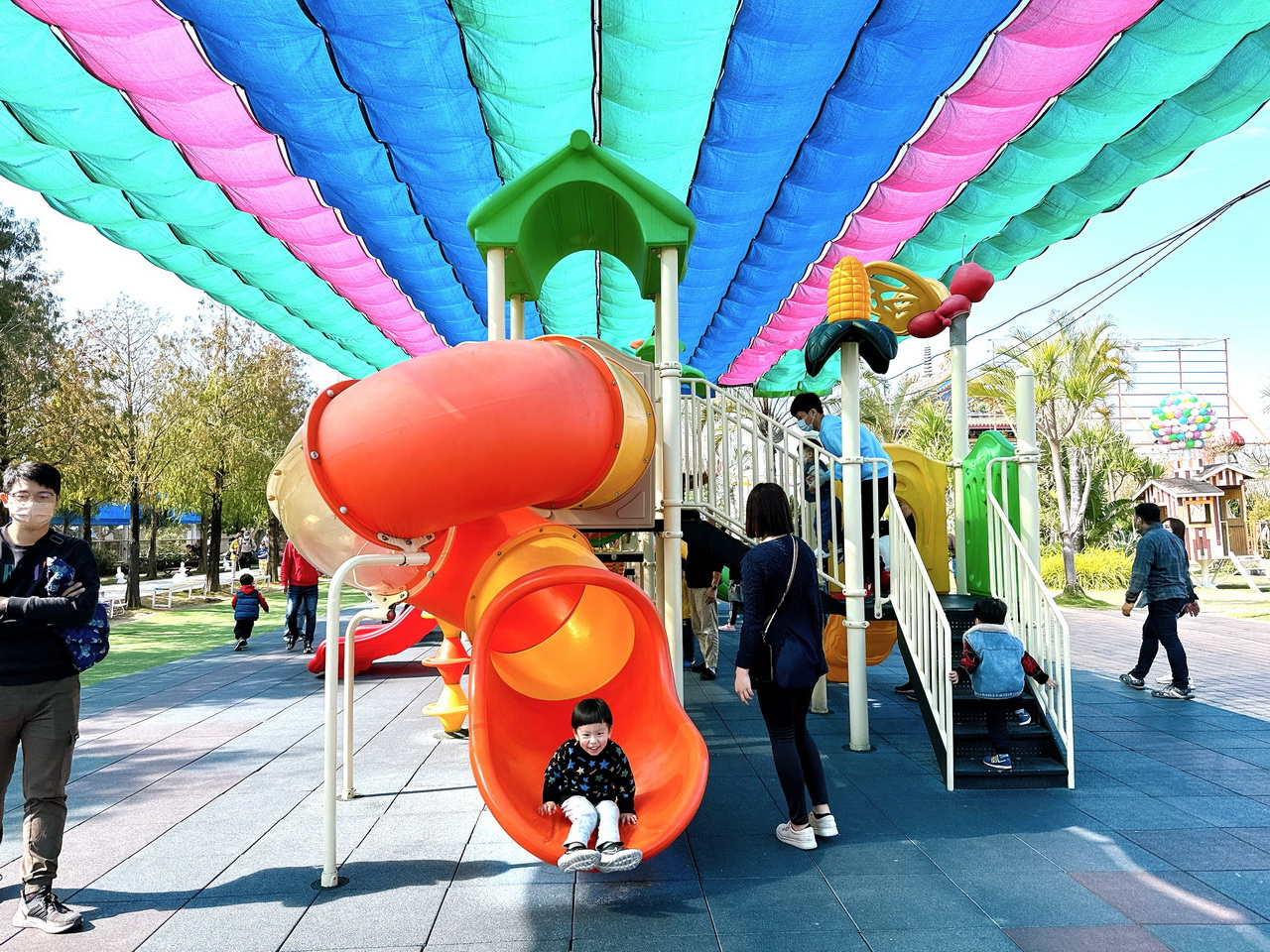 三隻小豬觀光農場｜嘉義親子景點門票只要100元，根本小型動物園，有可愛水豚、狐蒙、浣熊 @猴屁的異想世界