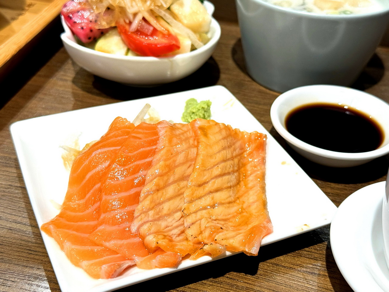 【安曇野食卓】超好吃炙燒牛丼飯，還可免費加飯，西區平價日本料理，隱藏在審計新村旁 @猴屁的異想世界