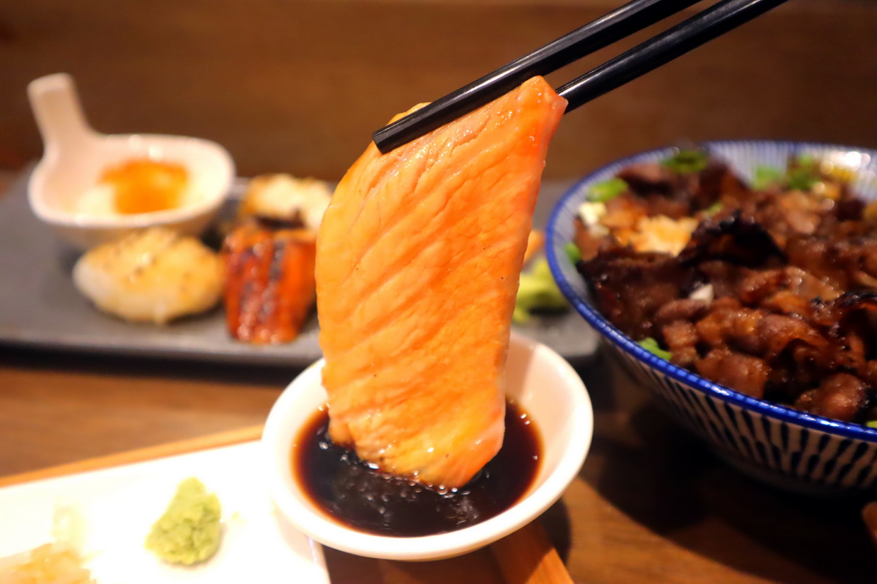 【安曇野食卓】超好吃炙燒牛丼飯，還可免費加飯，西區平價日本料理，隱藏在審計新村旁 @猴屁的異想世界