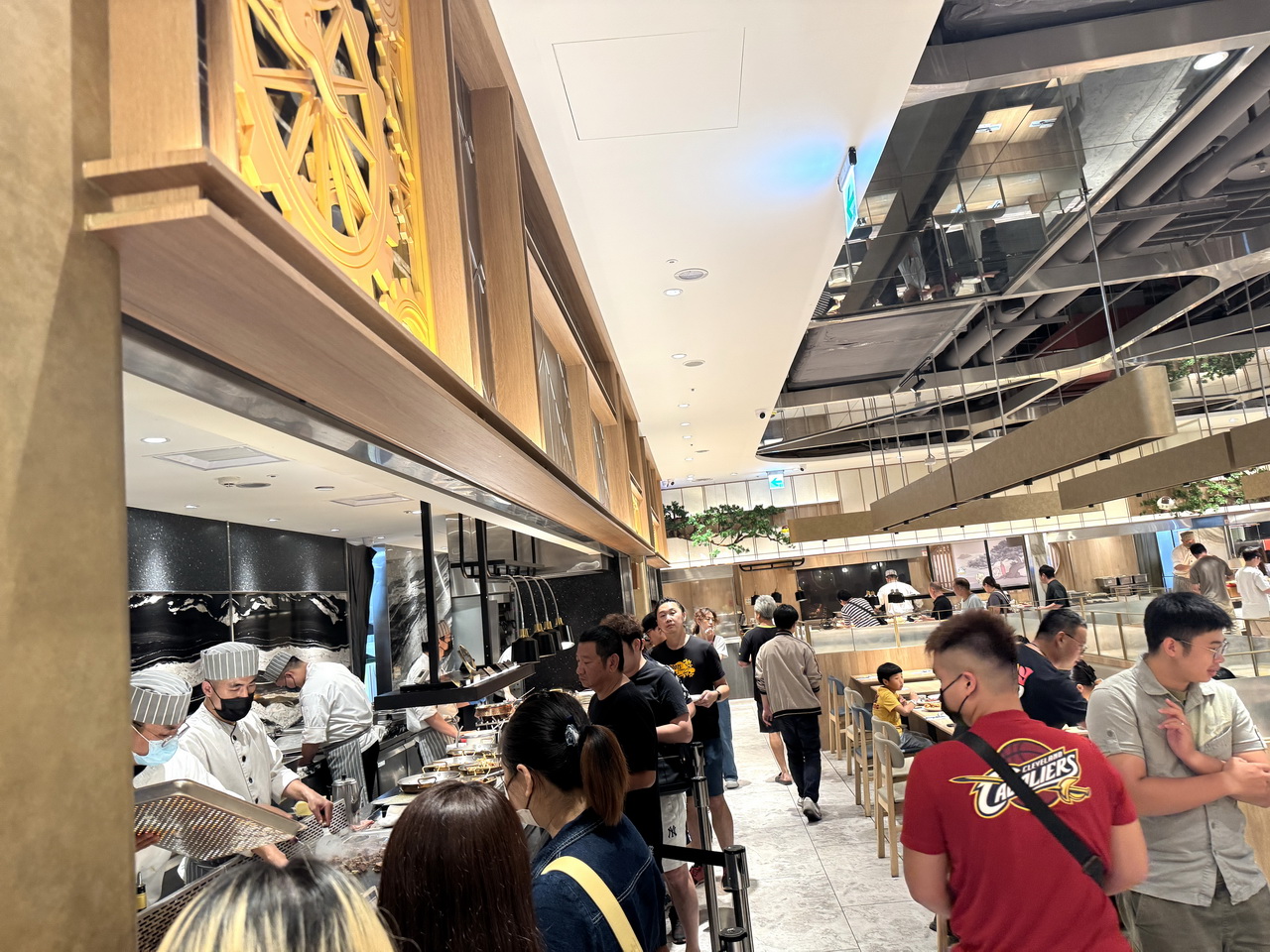 【饗食天堂 LaLaport台中店】台中吃到飽爽吃4小時，假日晚上有現煎干貝吃到飽，享受干貝自由 @猴屁的異想世界