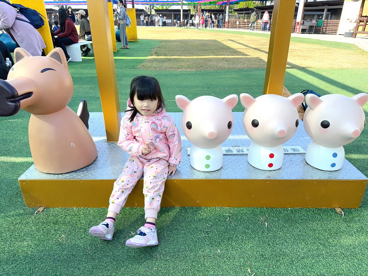 三隻小豬觀光農場｜嘉義親子景點門票只要100元，根本小型動物園，有可愛水豚、狐蒙、浣熊 @猴屁的異想世界