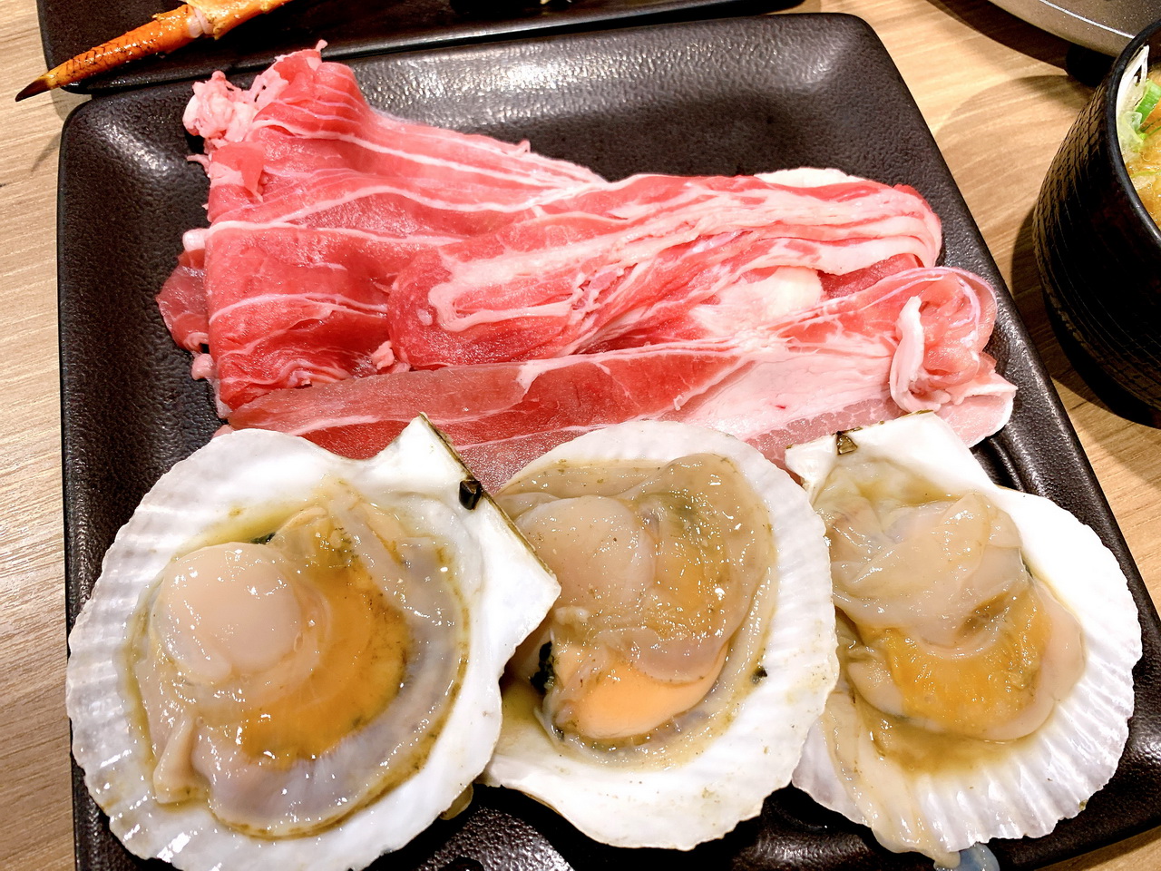 JAPANESE BUFFET DINING伝｜日本北海道三大螃蟹吃到飽，火鍋燒肉2選1放題，還有調酒無限暢飲 @猴屁的異想世界