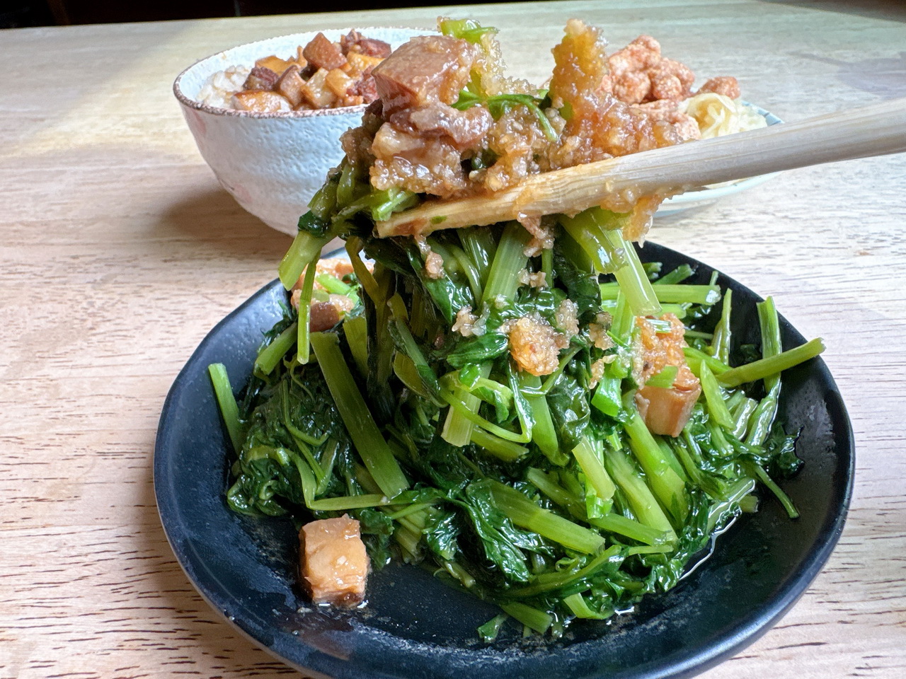 【食谷飯堂】台中超強魯肉飯，隱藏在勤美附近，傳統手工魯肉超好吃，肥肥的超邪惡，平價美味老店 @猴屁的異想世界