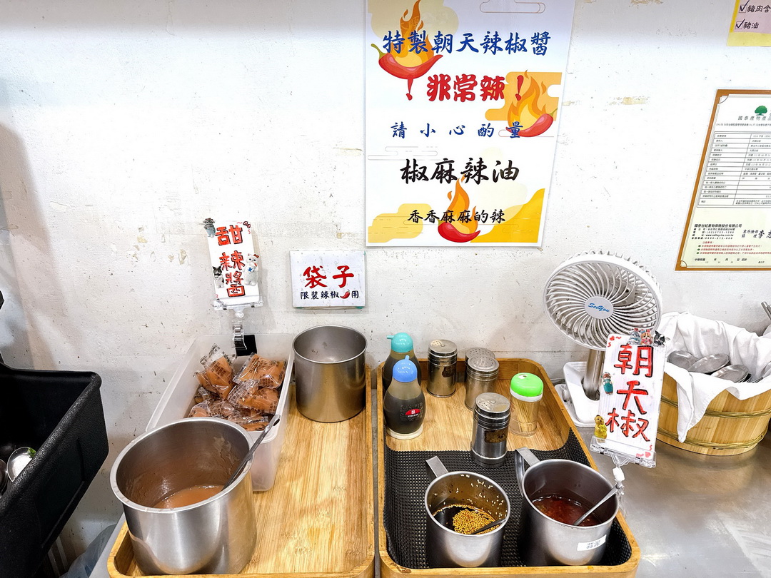 【太順油飯三陽店】三重在地美食，超過50年超人氣油飯老店，赤肉湯超好喝 @猴屁的異想世界