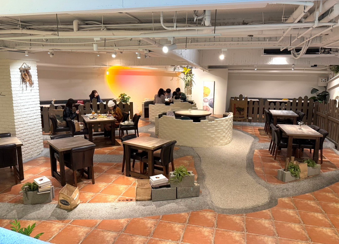 【旭暮mu cafe】台中早午餐推薦，隱藏在草悟道綠宿行旅B1的咖啡廳，寵物友善餐廳 @猴屁的異想世界