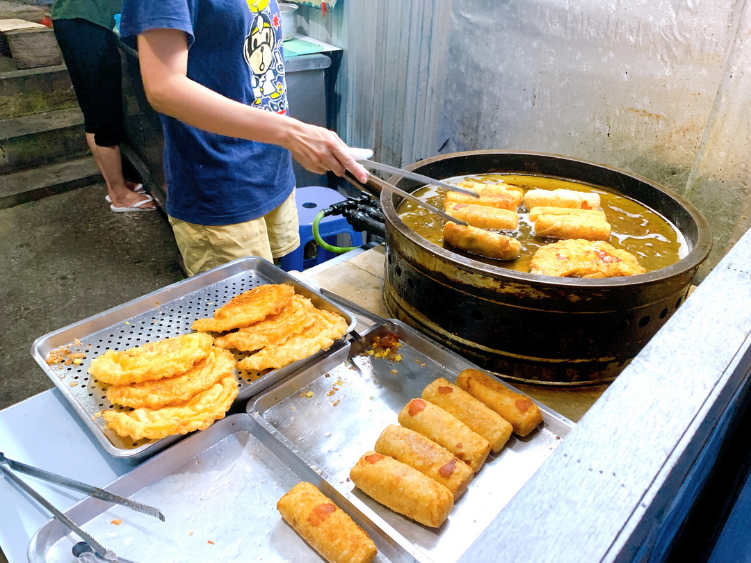 小蝌蚪起司餅｜小琉球必吃爆漿起司捲，早上10點就要打電話預訂，超夯沒預約吃不到 @猴屁的異想世界