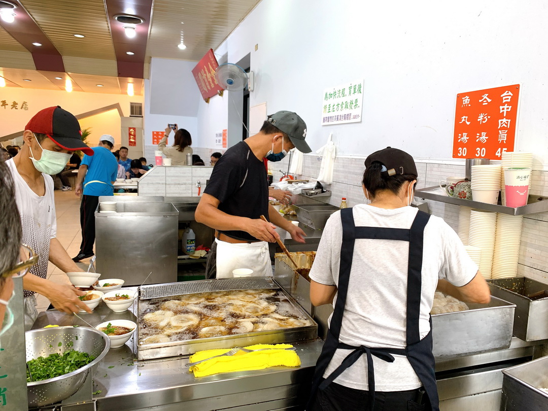 台中肉員｜米其林必比登推薦台中肉圓老店！只賣3樣卻超熱賣，長輩最愛這家傳統美食 @猴屁的異想世界