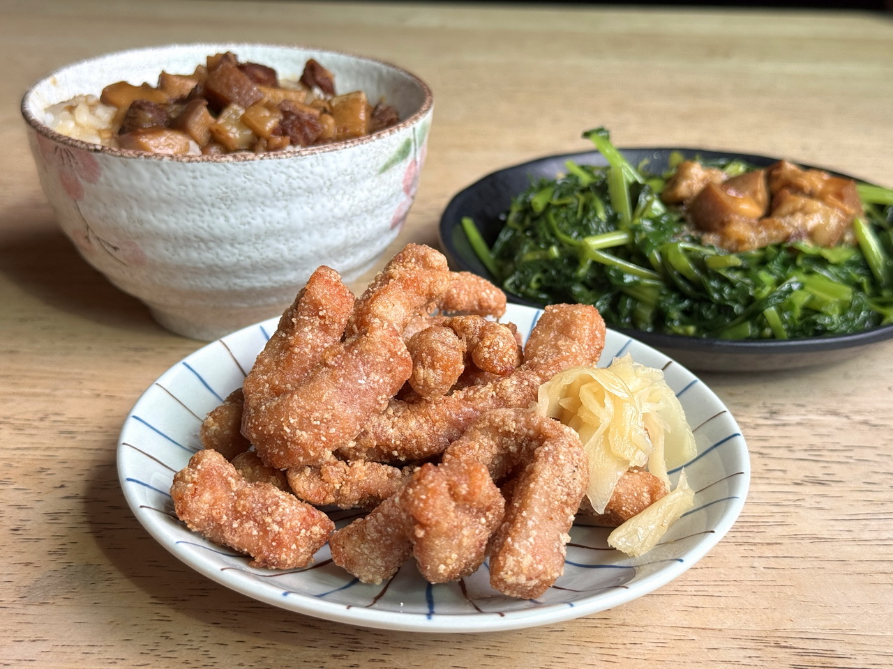 【食谷飯堂】台中超強魯肉飯，隱藏在勤美附近，傳統手工魯肉超好吃，肥肥的超邪惡，平價美味老店 @猴屁的異想世界