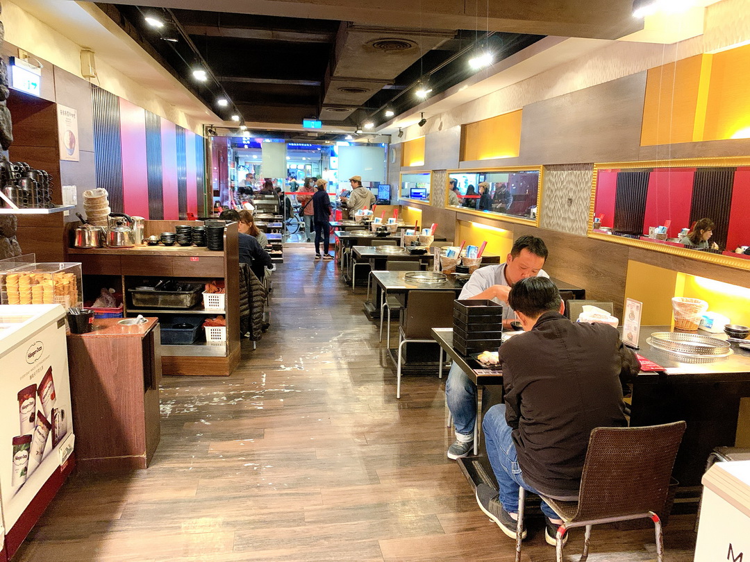 馬辣公館店｜台北火鍋吃到飽101道食材無限供應，哈根達斯、莫凡比吃到飽。營業到凌晨2點 @猴屁的異想世界