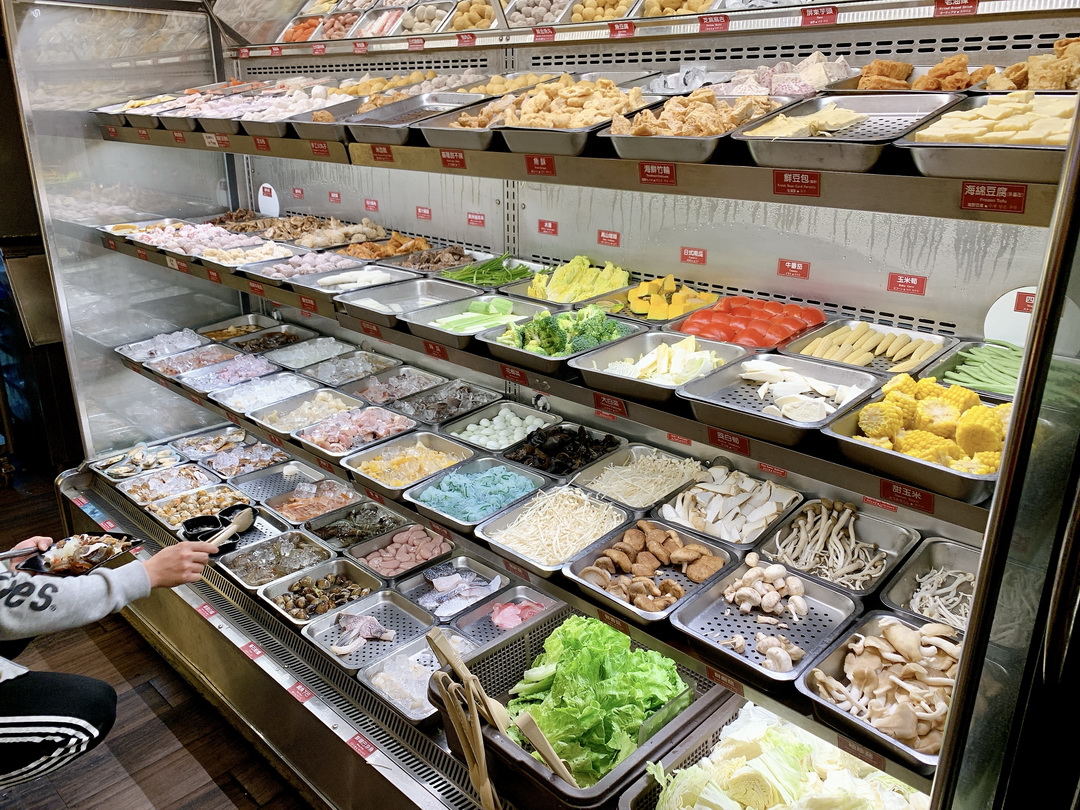 馬辣公館店｜台北火鍋吃到飽101道食材無限供應，哈根達斯、莫凡比吃到飽。營業到凌晨2點 @猴屁的異想世界